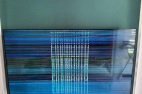 液晶电视屏幕出现横线是什么原因？如何解决？