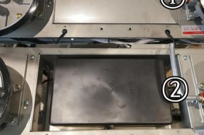 如何修理集成灶主板损坏的问题（解决集成灶主板损坏的方法和技巧）