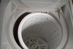 洗衣机甩桶很响的解决方法（掌握关键技巧轻松修复洗衣机甩桶噪音问题）