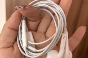iPhone 13是否配备耳机孔？购买前需了解的真相是什么？