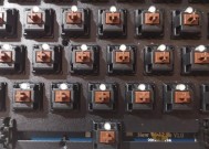 键盘空格双弹簧的作用是什么？它如何影响打字体验？