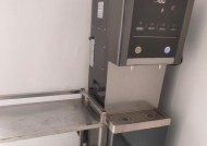 商用饮水机故障及维修方法（解决商用饮水机故障）