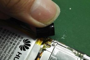 荣耀90可旋转手机壳的拆卸方法是什么？拆卸时应注意什么？