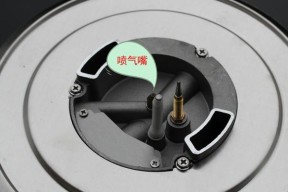 如何修理燃气灶点火喷气问题（解决燃气灶点火喷气问题的有效方法）