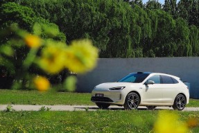高考后学车潮来临！智能 SUV 问界新 M5 Ultra 成年轻人购车优选