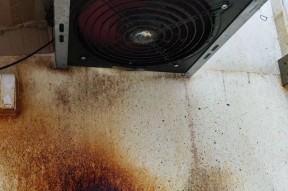 如何彻底清洗油烟机（清洗油烟机的有效方法和技巧）