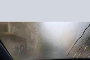 空调吹出雾气的原因及解决方法（探究空调吹出雾气的成因）