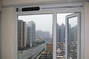 窗户上的抽油烟机（创新设计让你拥有更宽敞的厨房环境）