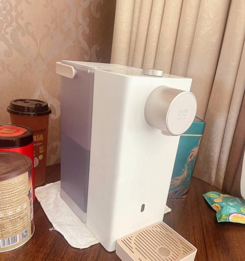 解决小型饮水机不制热问题的方法（提高小型饮水机使用体验的小窍门）  第1张