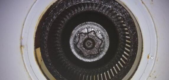 如何清洗抽油烟机油漏（简便高效的清洗方法分享）  第1张