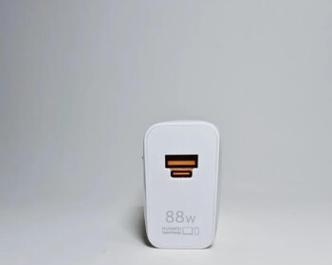 华为88w充电器属于什么档次？与其他品牌充电器相比如何？  第2张