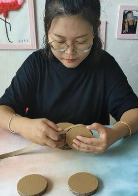 如何用纸箱制作简易手机摄像头？  第2张