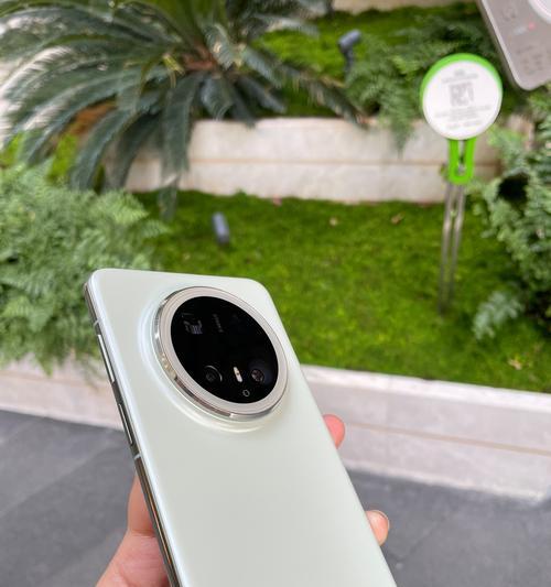 华为mate60pro摄像头玻璃材质是什么？有何特点？  第2张