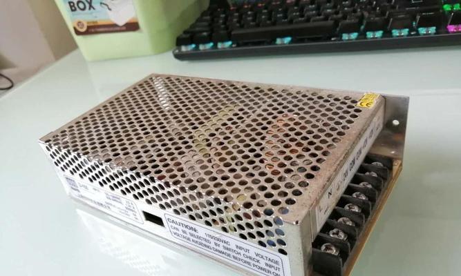 开关电源壳怎么拆下来？拆卸过程中需要注意什么？  第2张