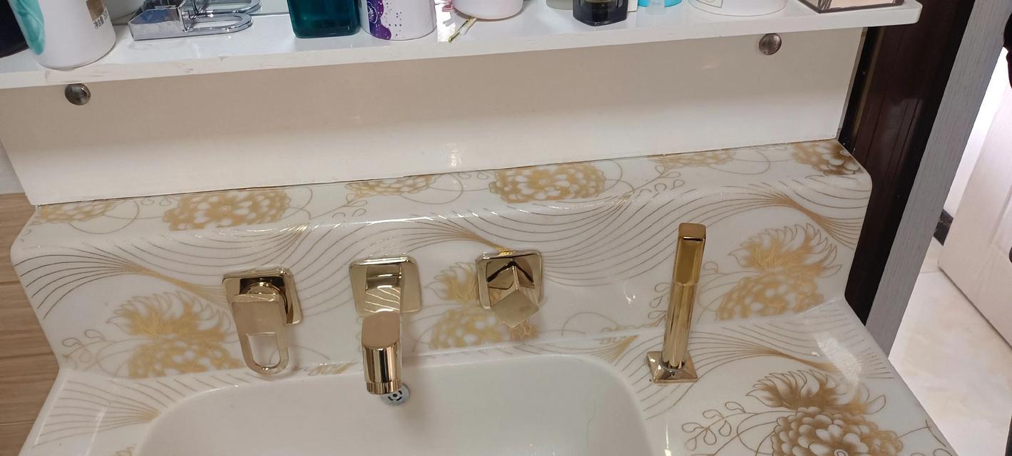 解决燃气灶流动水问题的方法（有效应对燃气灶流动水的实用技巧）  第3张