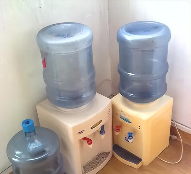 如何处理立柜饮水机的漏水问题（有效解决饮水机漏水，保障水源安全）  第3张