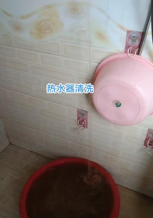 热水器清洗后发黄的原因及解决方法（热水器清洗后发黄是什么原因造成的？如何解决？）  第1张