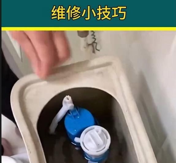 马桶上水漏水原因及解决方法（如何解决马桶一边上水一边漏水的问题）  第1张