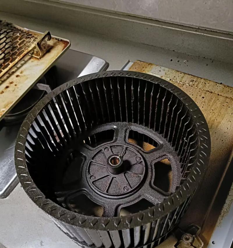 如何正确清洗油烟机（简易方法帮你解决清洗油烟机的困扰）  第2张