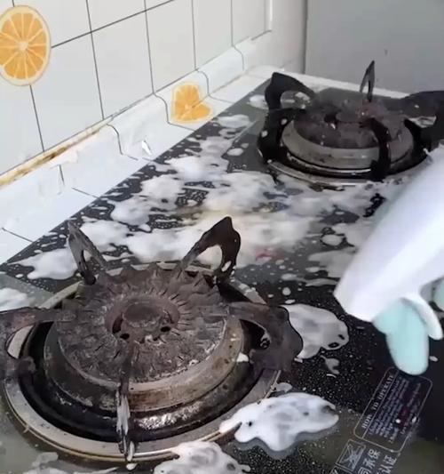 如何清洗抽油烟机瓷砖（简单实用的清洁方法和技巧）  第1张