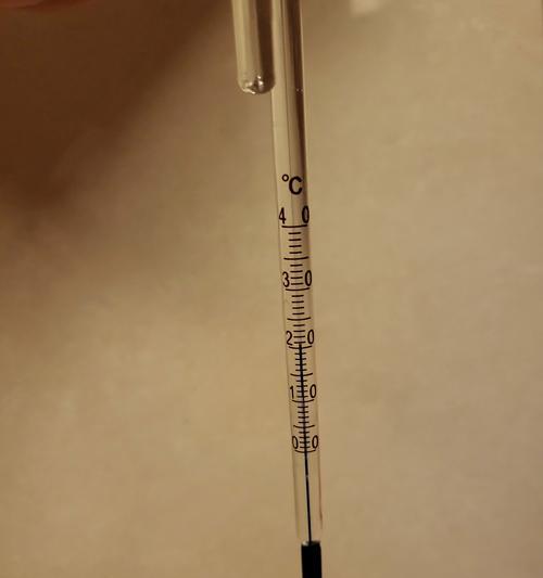 如何修理鱼缸温度显示器（解决鱼缸温度显示器故障的有效方法）  第1张